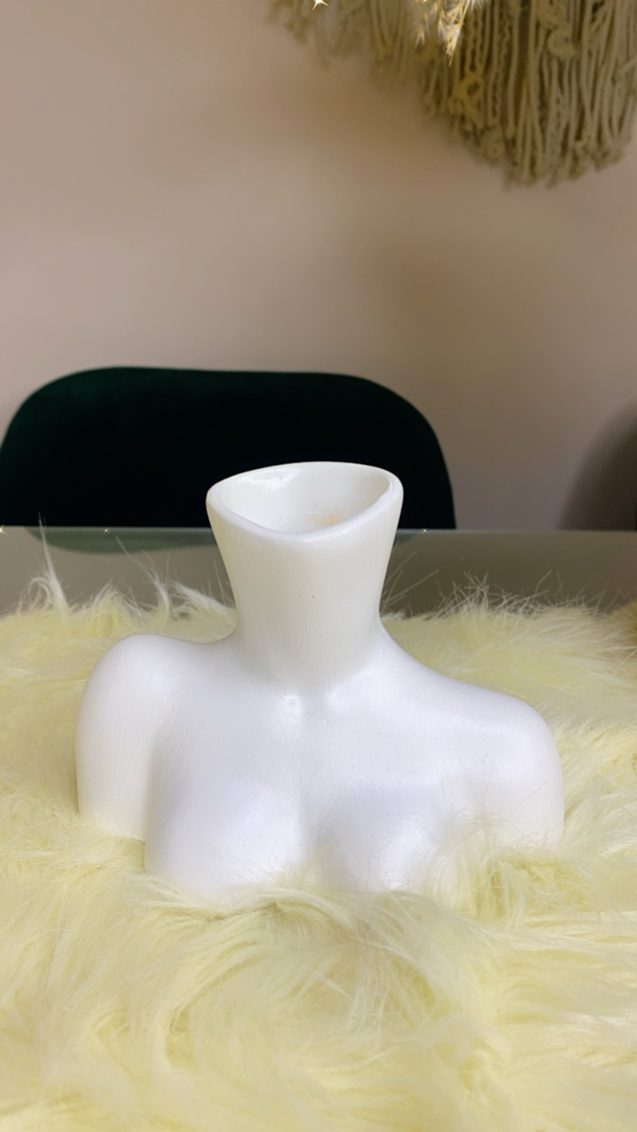 {"eId":"328580745172601","CameraPosition":1} Silent Beauty Vase - الصورة 1