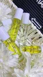 ⁦Honey Touch – إشراقة الكلمنتينا مع فريزيا زرقاء ولمسة مسك نقي⁩ - الصورة ⁦4⁩