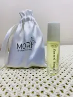 ⁦Oud Touch 4 - تركيبة ناعمة من العود والعنبر والمسك الأبيض⁩ - الصورة ⁦4⁩