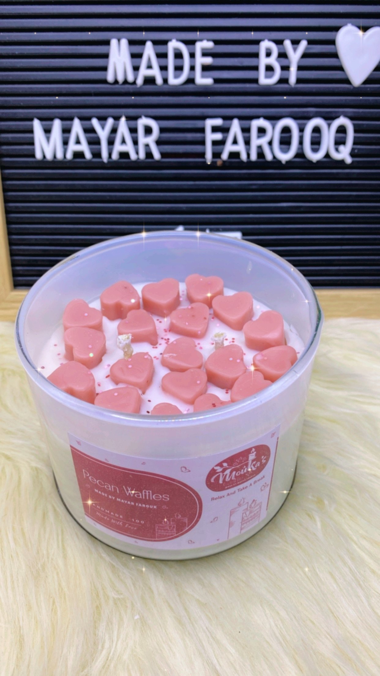 {"eId":"3604087269909435","CameraPosition":1} Pink Hearts Candle - الصورة 1