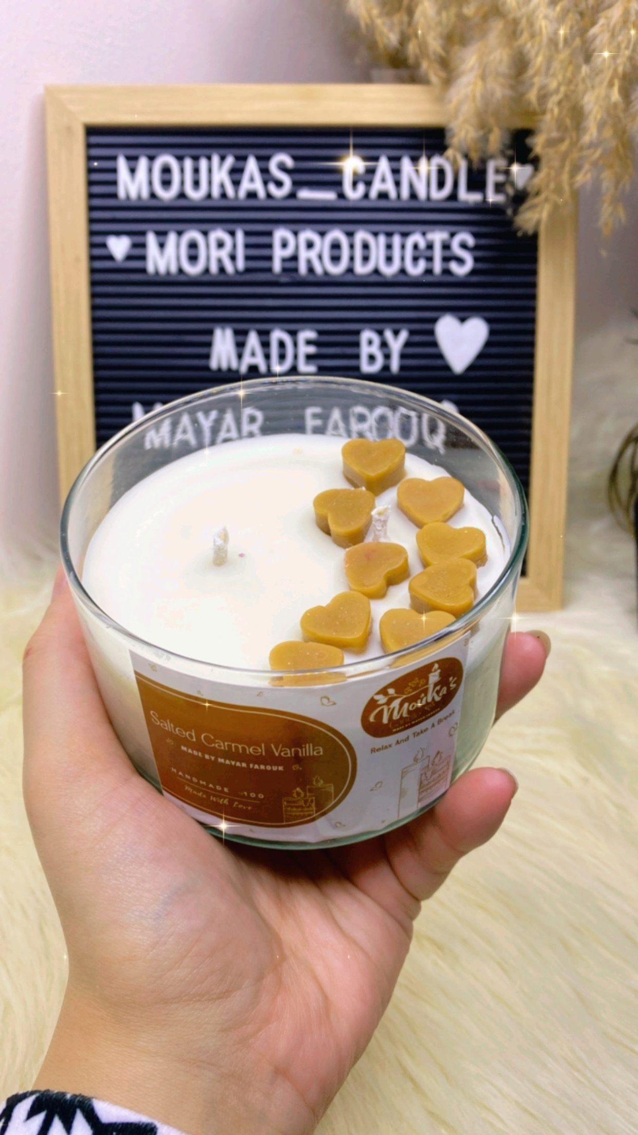 {"eId":"3604087269909435","CameraPosition":1} Golden Hearts Candle - الصورة 1